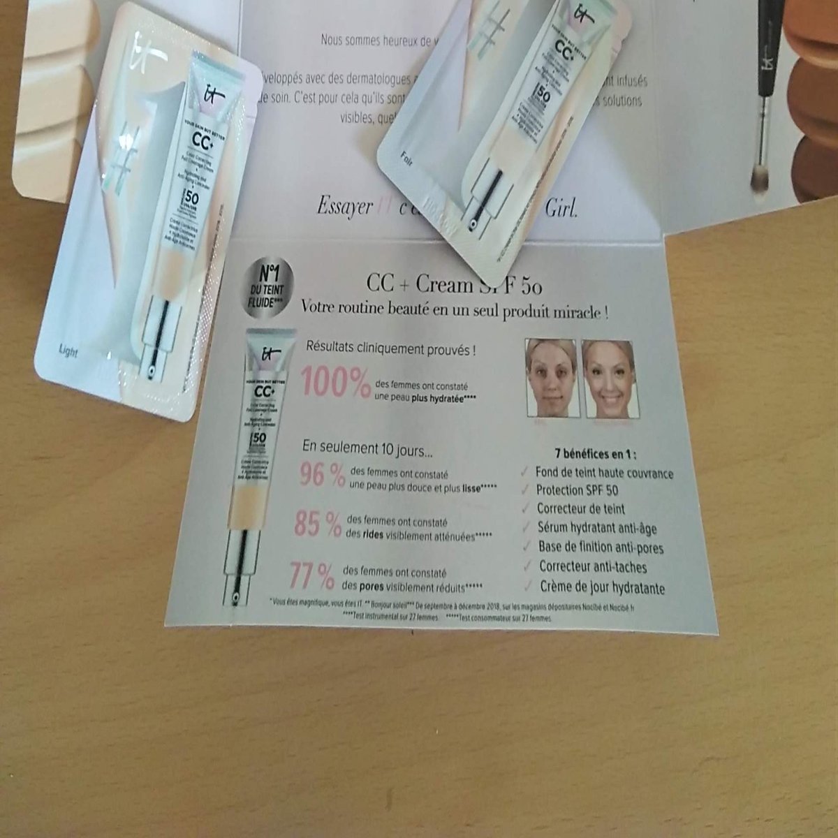 GemelAime's tweet photo. J'ai pu découvrir la CC Crème @Itcosmetics , de belles promesses (haute couvrance, anti-âge, hydrant, ...) qui tiennent la route 💄🎁 👍

#yourskinbutbetter #itcosmetics #echantillonbeaute #nocibe #maquillage https://t.co/Jtfr2YTr1u