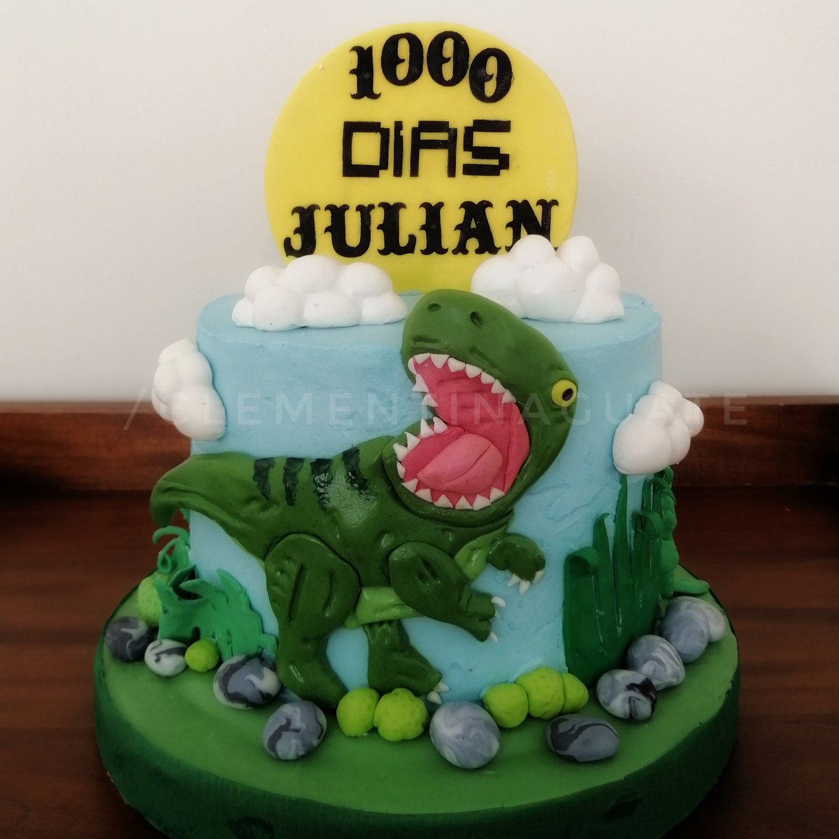 ClementinaGuate's tweet photo. Un admirador de los dinosaurios los ve hasta en la comida... O, en este caso, en el pastel 🎂🦖.
Gracias por hacernos parte de esta celebración.
#QuedateEnCasa #PastelArtesanal #PastelesEnGuatemala #delis #trexcake #dinosaurcake
#CakeMasters https://t.co/zYgI8zuuvE