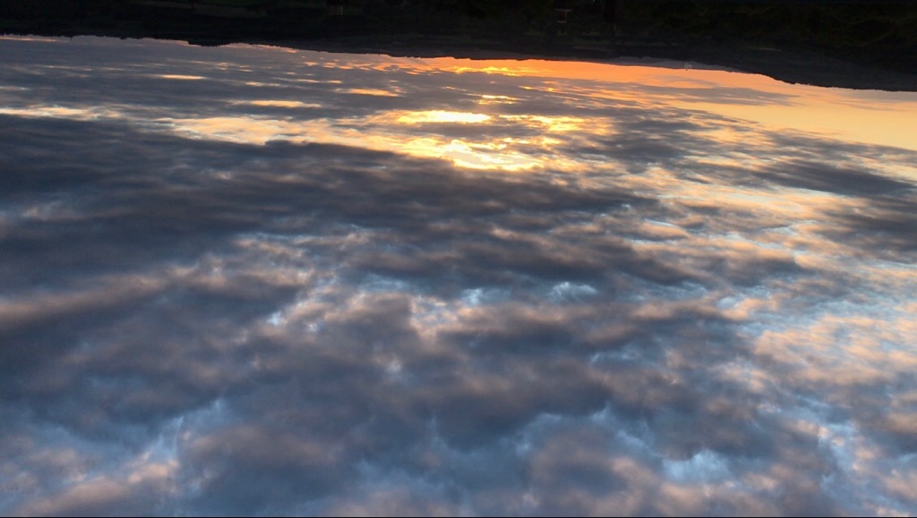 hjd_aitken's tweet photo. Tonight’s sunset, also pretty cool upside down!
#skydistraction @StormHour https://t.co/zJc8aUZ8Sf