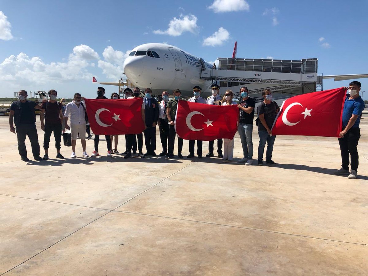 yavuzselimkiran's tweet photo. Film sahnesi değil gerçek!...

Küba, 
Jamaika, 
Bahamalar,
Cayman Adaları,
St. Vincent ve Grenadinler,
Dominik Cumhuriyeti...

Tarihe geçen operasyonla buralardaki 154 vatandaşımız ve diğer ülkelerin 81  vatandaşını ülkemize, ülkelerine kavuşturuyoruz. 

#ÜlkemleGururDuyuyorum 🇹🇷 https://t.co/Mka5yBlKNF