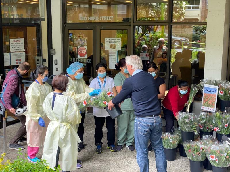 NLinCanada's tweet photo. In the past two weeks thousands of beautiful tulips have been delivered by our Embassy and Consulates-General to hospitals and care homes to thank the dedicated healthcare professionals. Read a summary of what we did: https://t.co/HUb5hrwPtf

#HealthcareHeroes #TulipsOfThanks https://t.co/JtVnZM7pWq