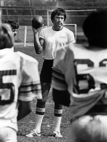 DatWinning's tweet photo. In the 1980s, Roman Gabriel starting coaching football, first for the Cal-Poly Pomona in the NCAA, then with the Boston Breakers of the U.S. Football League, and the Raleigh-Durham Skyhawks of the World League of American Football. #APAHM #AAPIHM #pioneers https://t.co/fyvbYhOMgn