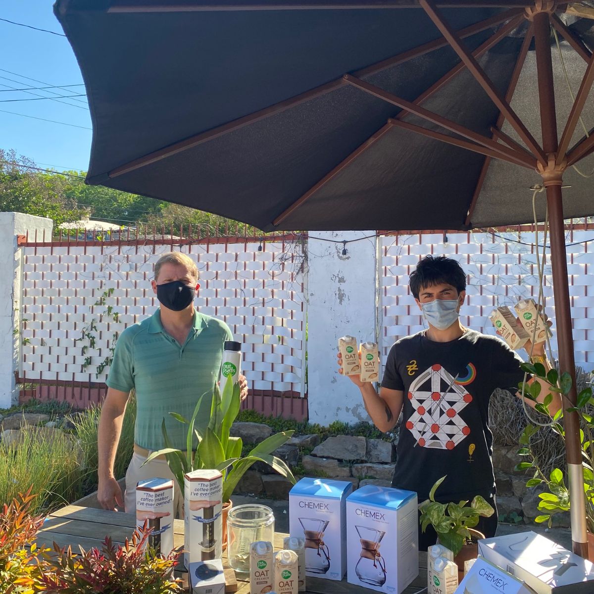 JGRE passed out free coffee for all front-line and first responders’ last week at <a href="/chromeyellow/">Chrome Yellow</a> to support <a href="/nutpods/">nutpods</a> effort of donating over 5,000 cartons to more than 300 hospitals across the country. 

Thank you #HealthcareHeros for all your hard work during the pandemic!