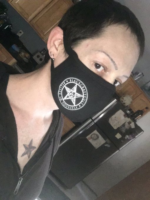 At least rock a pentagram on your face mask https://t.co/H3CZqS6vaC<a href="/tag/ps4share"class="tags"><span>#ps4share</span></a>