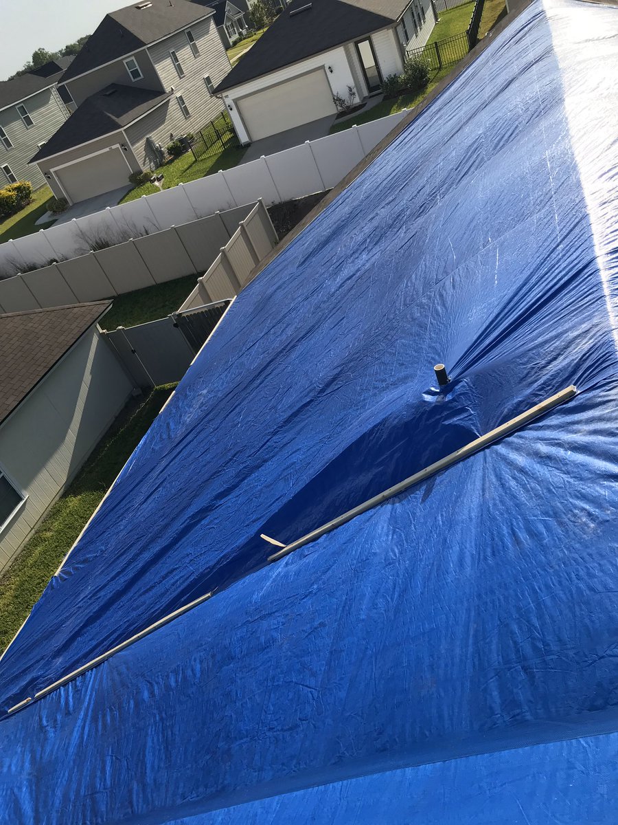 everprosofla's tweet photo. In Florida, roof damage can come from several causes. While safety should be your primary concern, avoiding secondary damage should be next. Our professionals provide emergency roof tarp installation to prevent further damage! 🏡 #EverProRestoration https://t.co/Ynd0bzeesv
