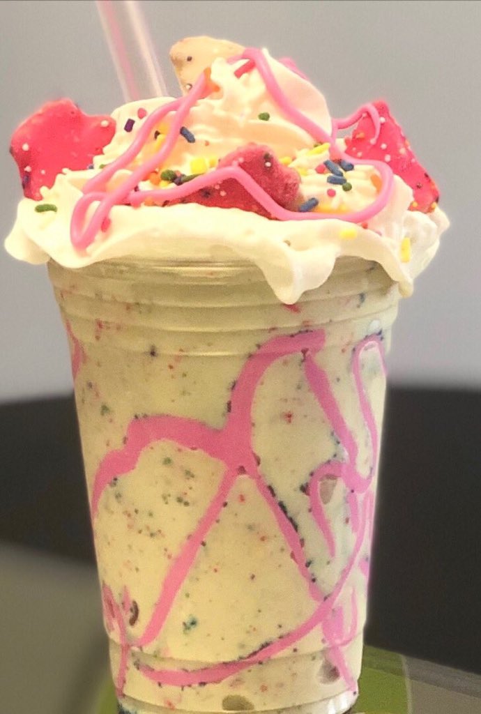YofreshOH's tweet photo. Your favorite cake batter frozen yogurt swirled with sprinkles, icing and frosted animal crackers! 💞 stop by and get yours today! 
Monday-Friday 3-8
Saturday 1-8:30
Sunday 1-8 https://t.co/yESYNHbDak