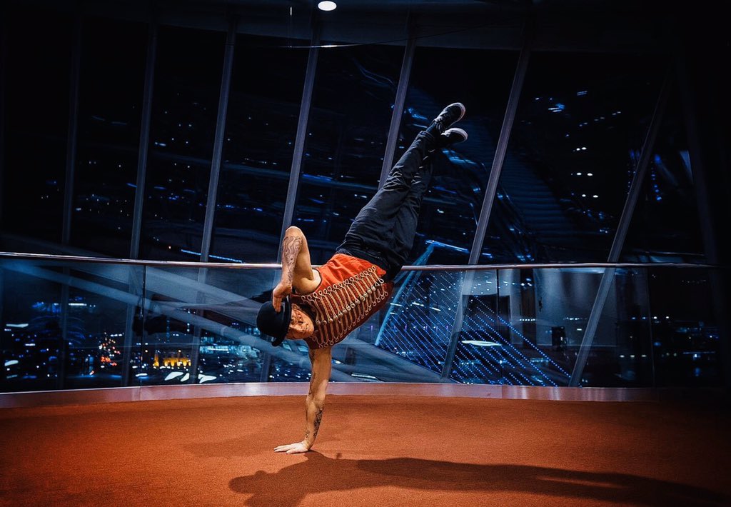 seagency1's tweet photo. Itโs not always good to keep your feet on the ground, wouldnโt you agree @ChrisDylus @XODofficial ?
#SEAvaults #No54 #Keepherlit
Photo credit ๐ธ#JacekSnochowski
Taken @TheCCD @EventFuelDublin #GreatestShowManShow https://t.co/A3zb6jWqnI