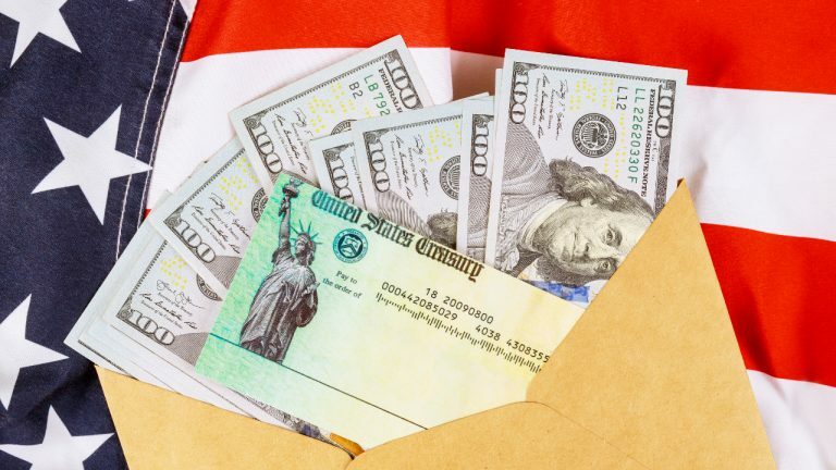 BitcoinNews's tweet photo. New $3 Trillion Coronavirus Relief Bill: Second Stimulus Checks Could Be Coming to Americans https://t.co/KOFOMbcN0F https://t.co/zlJPt7TK3T