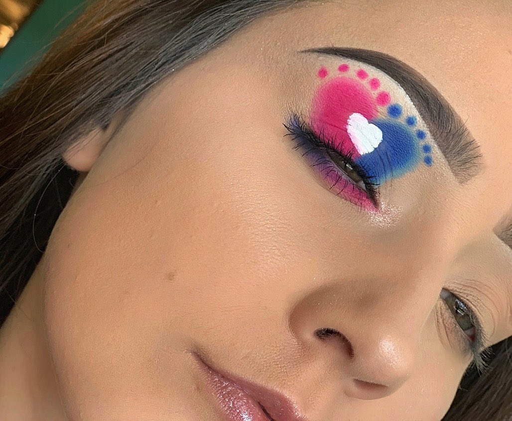 raynestorming's tweet photo. This Christmas we’ll be receiving a special gift wrapped up in either pink or blue, with ten little fingers and ten toes too 💗💙
@JeffreeStar Jawbreaker palette and Succulent gloss
@NyxCosmetics white liner https://t.co/QcA8xsIGuf