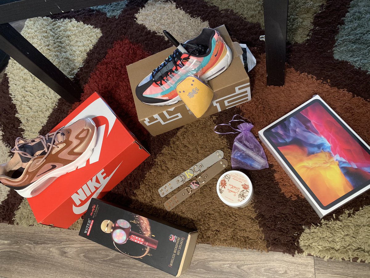 kdaviscomedy's tweet photo. Everything arrived late 🙄 but i must say that i had a good birthday. Spoiled myself &amp; was also spoiled 😉😍. I even supported 4 black businesses!! 🤞🏾

#AirMax95 #AirMax200 #BathandBodyWorksBodyButter #CustomizedBracelets #LipGloss #WirelessMicrophone #IpadPro11in2ndGeneration https://t.co/WfY0o2N6qA