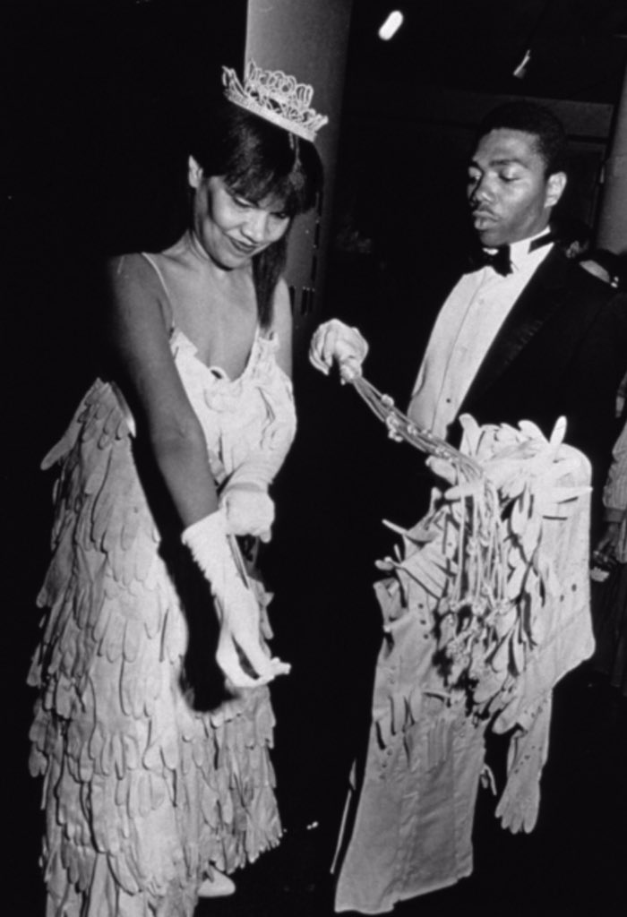 icateens's tweet image. Staying Creative. Create an alter ego that highlights an aspect of society you’d like to change. Design a costume for this persona using materials in your space. Find inspiration in these photos of Lorraine O’Grady’s first public performance. Learn more:
icaboston.org/art/lorraine-o…