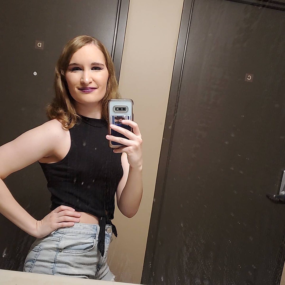 Primrose052's tweet photo. Got bored today again and decided to try and do True Damage Qiyana's makeup (again sorry for dirty mirror) #LeagueOfLegends #truedamage #practicingmakeup #futurecosplayer https://t.co/oTGzN9DQRt