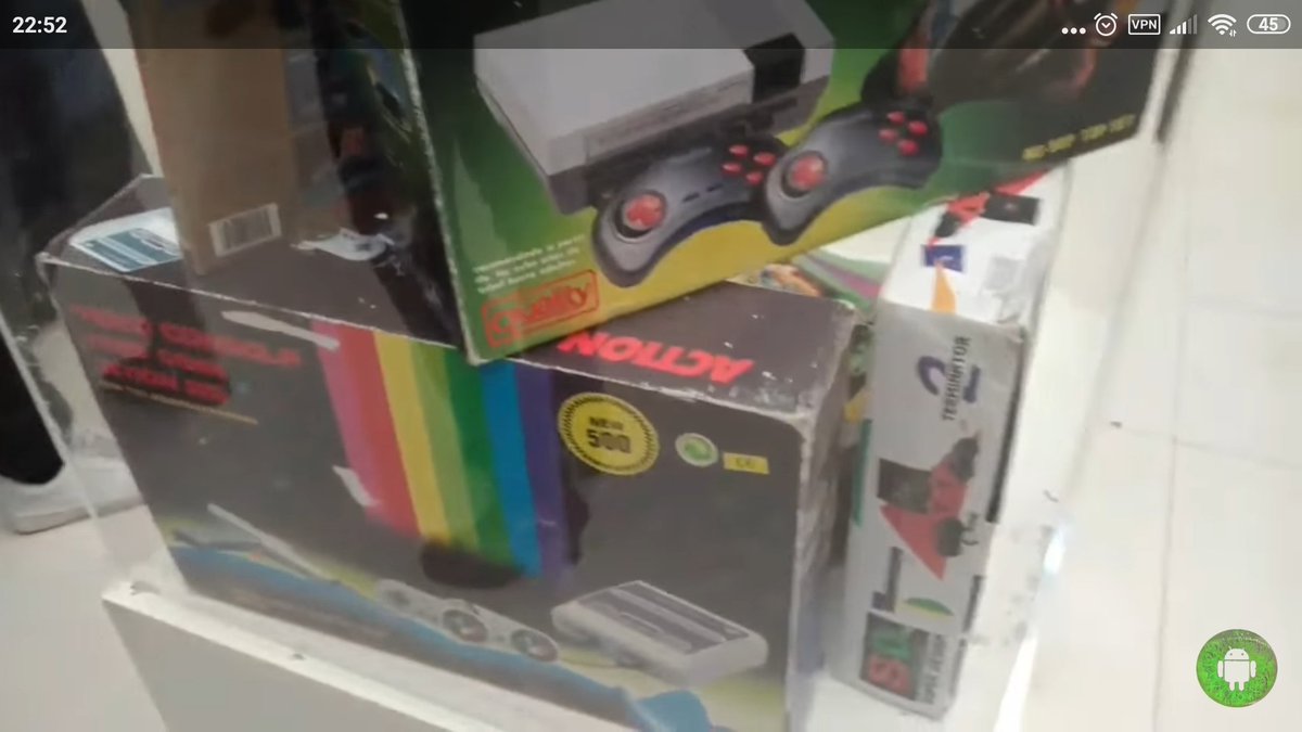 javier_oe's tweet photo. @NostalgicoRetro Ahora que recuerdo, en el #retropixel2018 pusimos una vitrina especial de Famiclones. Nos pareció relevante pues en el caso de la NES (tema principal del evento aquel año) existieron muchísimos modelos. https://t.co/3dz5ephzuY