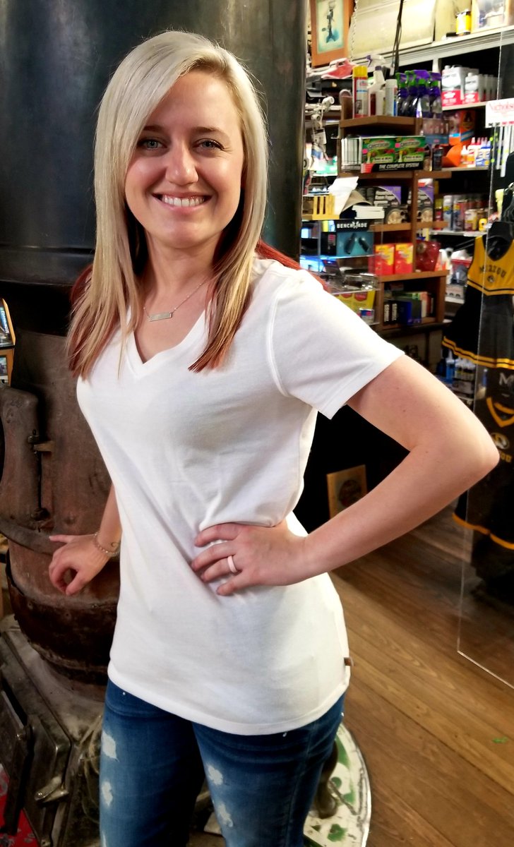 CranesStore's tweet photo. Carhartt for her.
The Lockhart Short-Sleeve V-Neck T-Shirt.
6 different colors in stock.
5-ounce, 60% cotton/40% poly jersey.
#Carhartt #CarharttforHer #CranesStore #BootsBulletsBritchesBologna #itsaysbritches #countrystore #getoutside #shopsmall #countrygirls #outdoorretailer https://t.co/MFCrfT0HSx