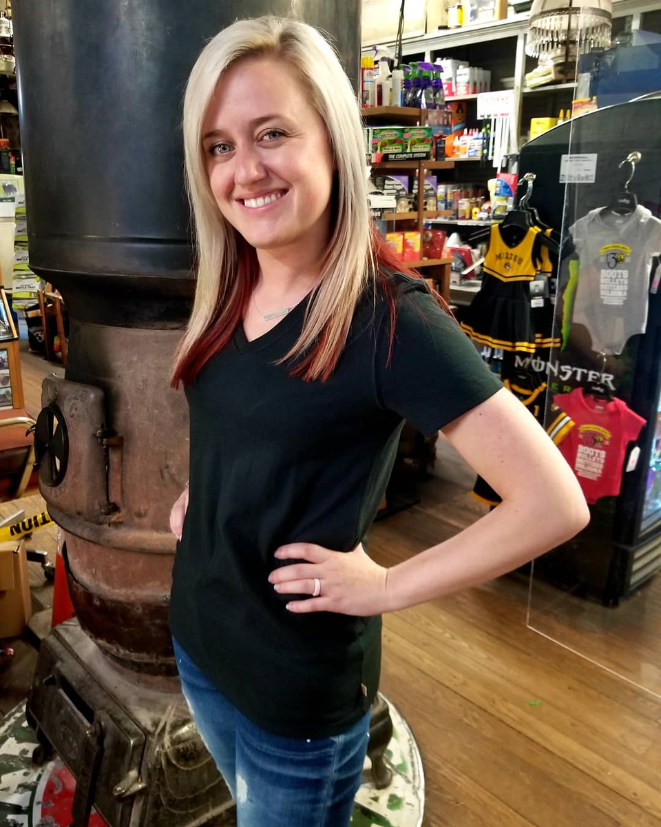 CranesStore's tweet photo. Carhartt for her.
The Lockhart Short-Sleeve V-Neck T-Shirt.
6 different colors in stock.
5-ounce, 60% cotton/40% poly jersey.
#Carhartt #CarharttforHer #CranesStore #BootsBulletsBritchesBologna #itsaysbritches #countrystore #getoutside #shopsmall #countrygirls #outdoorretailer https://t.co/MFCrfT0HSx