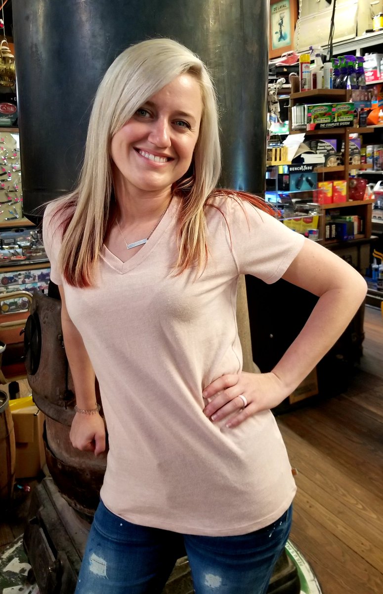 CranesStore's tweet photo. Carhartt for her.
The Lockhart Short-Sleeve V-Neck T-Shirt.
6 different colors in stock.
5-ounce, 60% cotton/40% poly jersey.
#Carhartt #CarharttforHer #CranesStore #BootsBulletsBritchesBologna #itsaysbritches #countrystore #getoutside #shopsmall #countrygirls #outdoorretailer https://t.co/MFCrfT0HSx