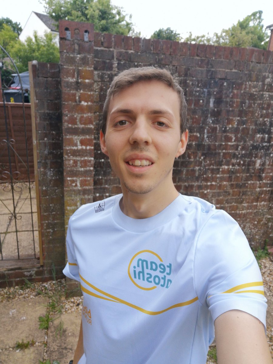 AlexHall0's tweet photo. Best shirt I've worn for a while. Nice and light and feels good around my neck 👌 Thank you @Vitus_Ze #teamsatoshi #BitcoinRunners https://t.co/ZnyGqE7n3b