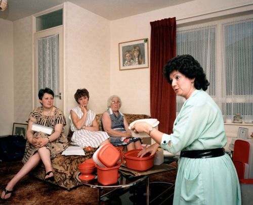 Agrippa_Prds's tweet photo. Tits and Tupperware in 1980s England. 

I wrote this today about having to go to Tupperware parties and Weight Watchers with my mum when I was a kid.

https://t.co/k0eitYTsTc https://t.co/oD4PIOOu1v