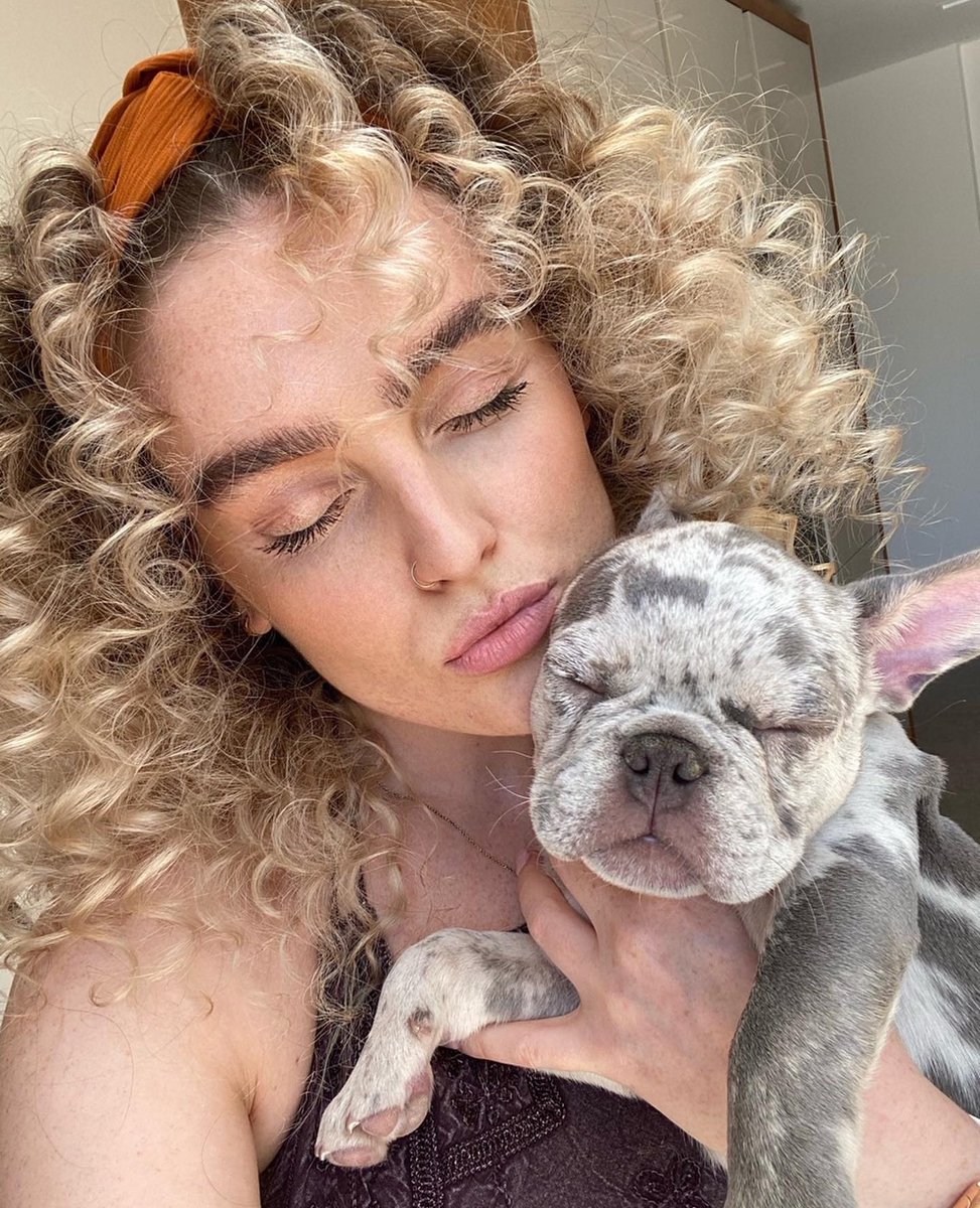AdidasPerrie's tweet photo. I actually think Perrie suits curls. This is probably one of my all time favourite Perrie hairstyles 😍❤️ https://t.co/umch1uJVK5