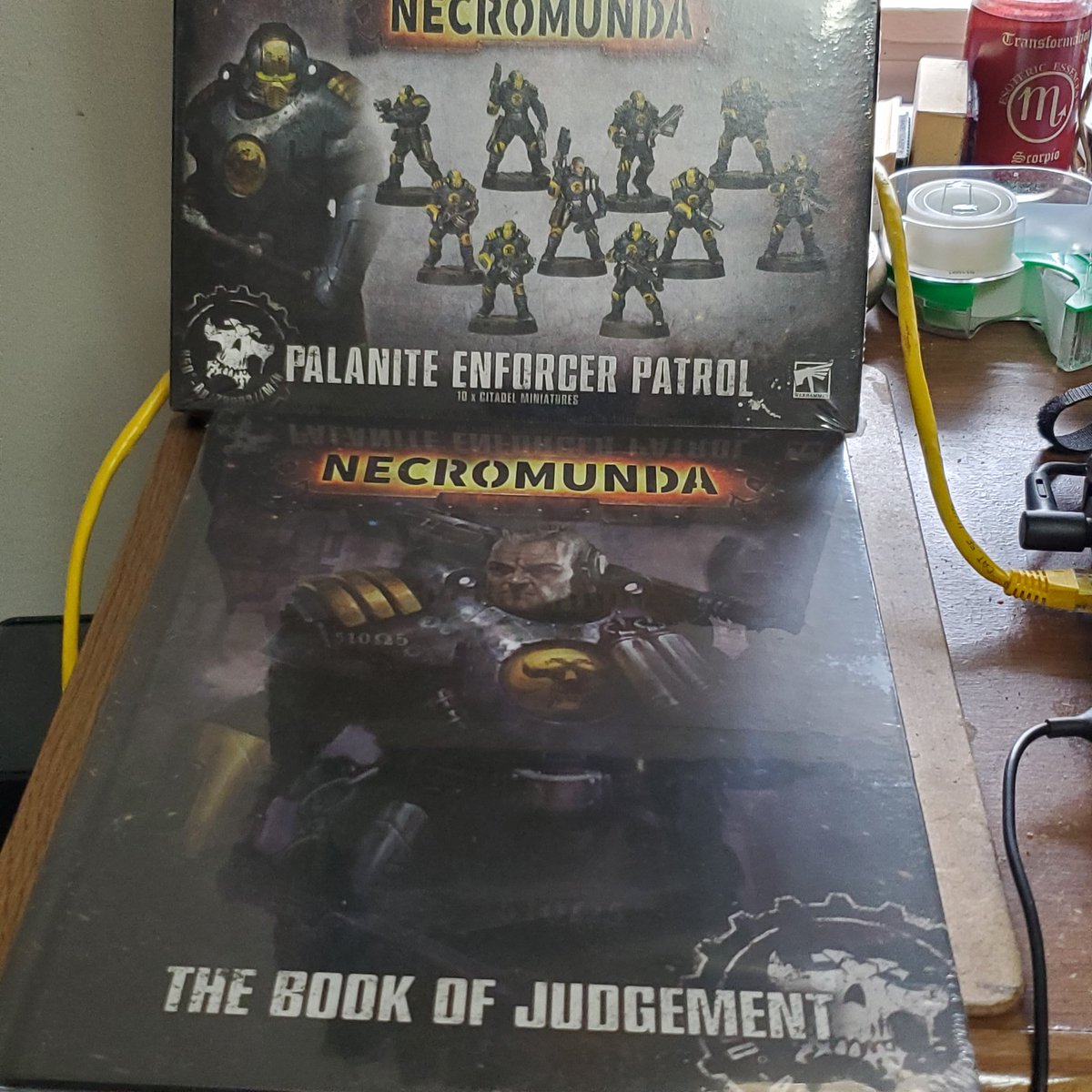 RossSimmerman's tweet photo. Supply drop care of @ministomp
#ministomp, #necromunda #warhammer40k #gamesworkshop #warmongers https://t.co/nbxTddVwTL