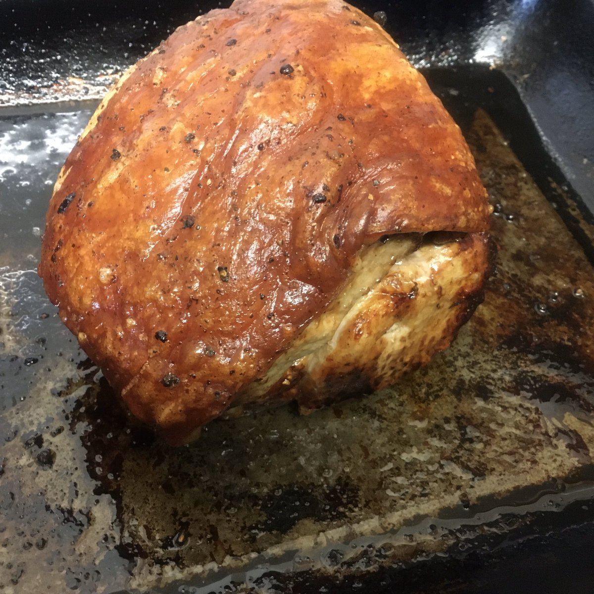 Pip_Unwin's tweet photo. Turning roast pork leftovers into a #lockdown compromised version of @jamieoliver’s #SaveWithJamie crispy pork tacos - with wraps instead of tacos and red chilli instead of green 🌶🌯#StayAtHomeSaveLives #frugal #wastenotwantnot #stayhome https://t.co/cI4Y7tWXkQ