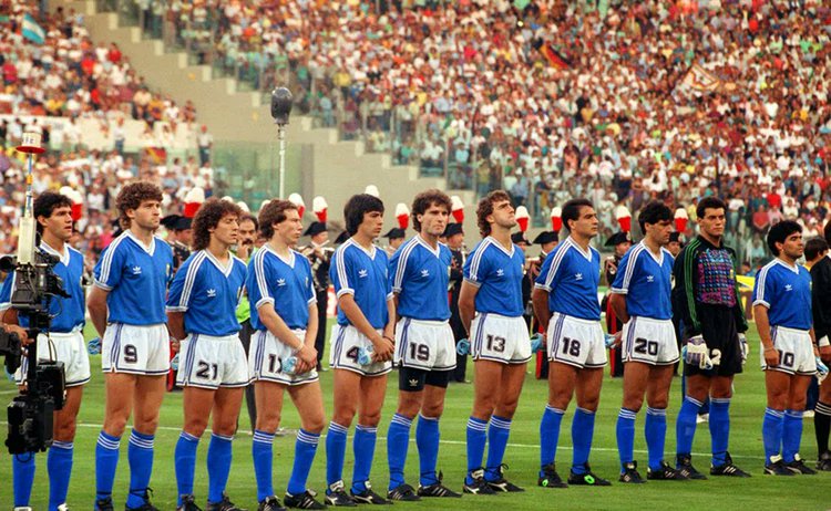 almatana's tweet photo. Abro hilo…
Mejor combinación de colores en un uniforme de #fútbol
Mi elección: camiseta azul, short blanco, medias azules. https://t.co/N3lgYeK9CX