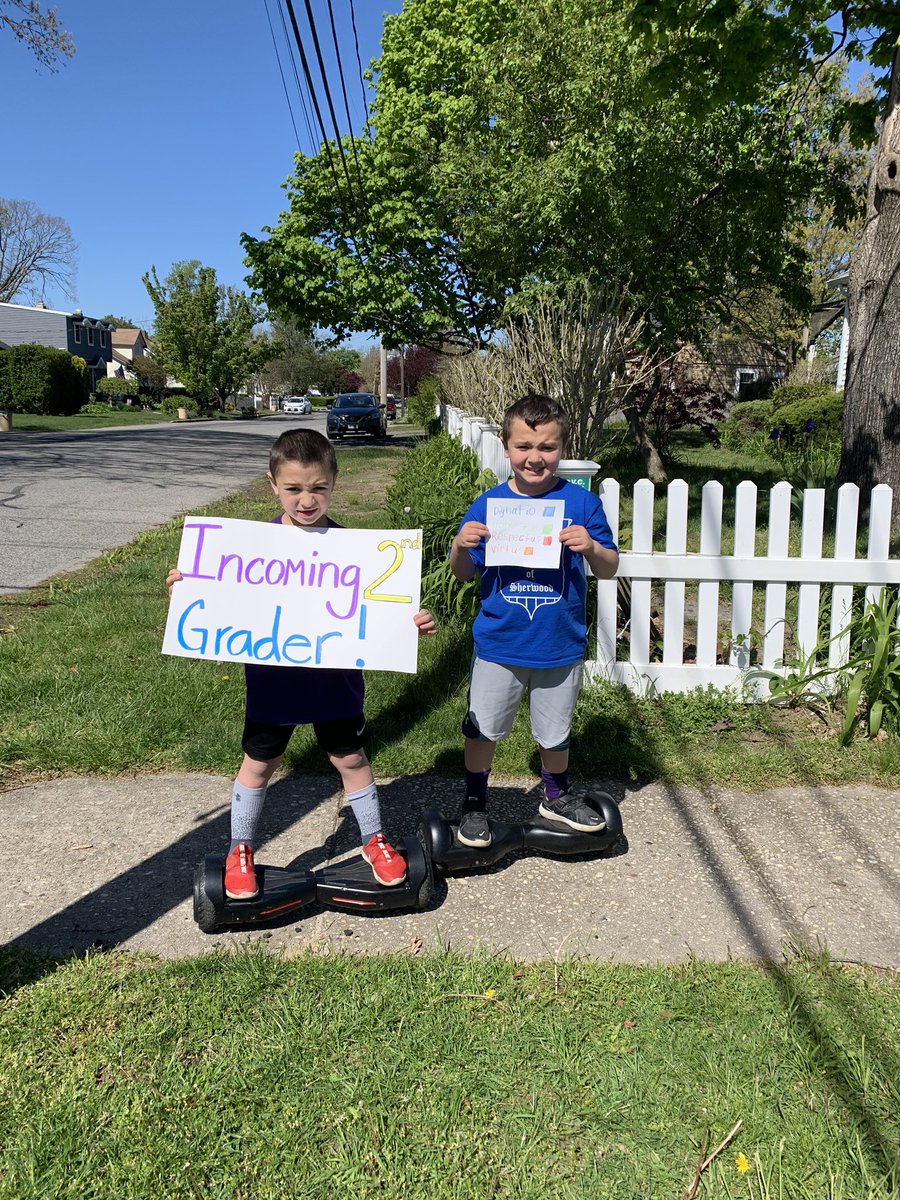 RizzoJeannine's tweet photo. SES parade was a success! Was too busy waving and holding my signs to capture the whole parade but it was a great sight to see! https://t.co/7o4zmxBmXc