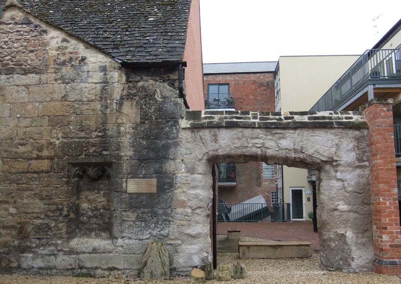 and all that survives of one of the greatest Austin abbeys in England now is this arch, probably a mill, now stuck inside in a duff modern marina development by the Thames.