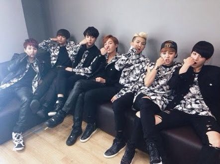 BTS funny poses: a chaotic thread  #BTSARMY  @BTS_twt  #방탄소년단  