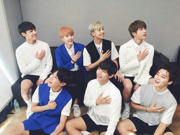 BTS funny poses: a chaotic thread  #BTSARMY  @BTS_twt  #방탄소년단  