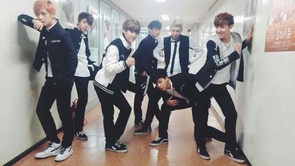 BTS funny poses: a chaotic thread  #BTSARMY  @BTS_twt  #방탄소년단  