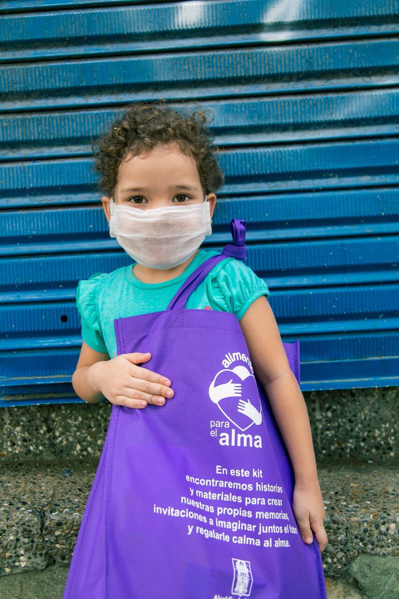 tototraveler's tweet photo. Hoy nace desde la subsecretaría de Ciudadanía Cultural, “alimentos para el alma” un kit de arte y cultura para la convivencia y la promoción de paz. Estaremos entregando 500 kits a inquilinatos, instituciones de protección y centros colectivos de alojamiento #NosMueveLaCultura https://t.co/lUZcnccK9f