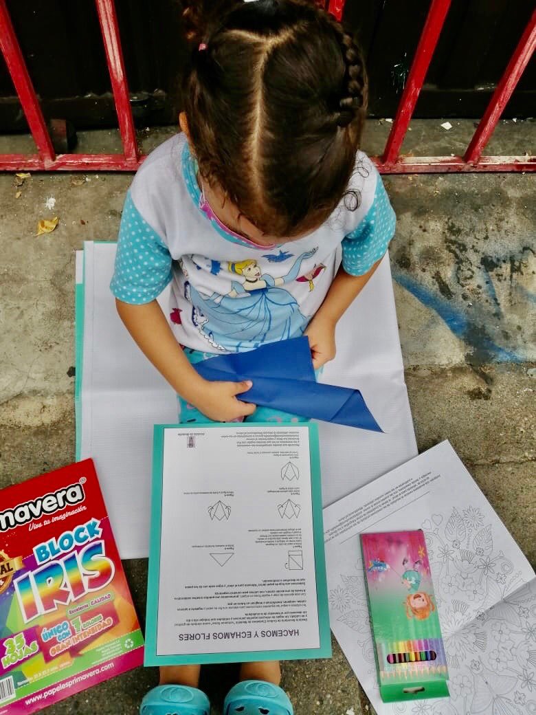 tototraveler's tweet photo. Hoy nace desde la subsecretaría de Ciudadanía Cultural, “alimentos para el alma” un kit de arte y cultura para la convivencia y la promoción de paz. Estaremos entregando 500 kits a inquilinatos, instituciones de protección y centros colectivos de alojamiento #NosMueveLaCultura https://t.co/lUZcnccK9f