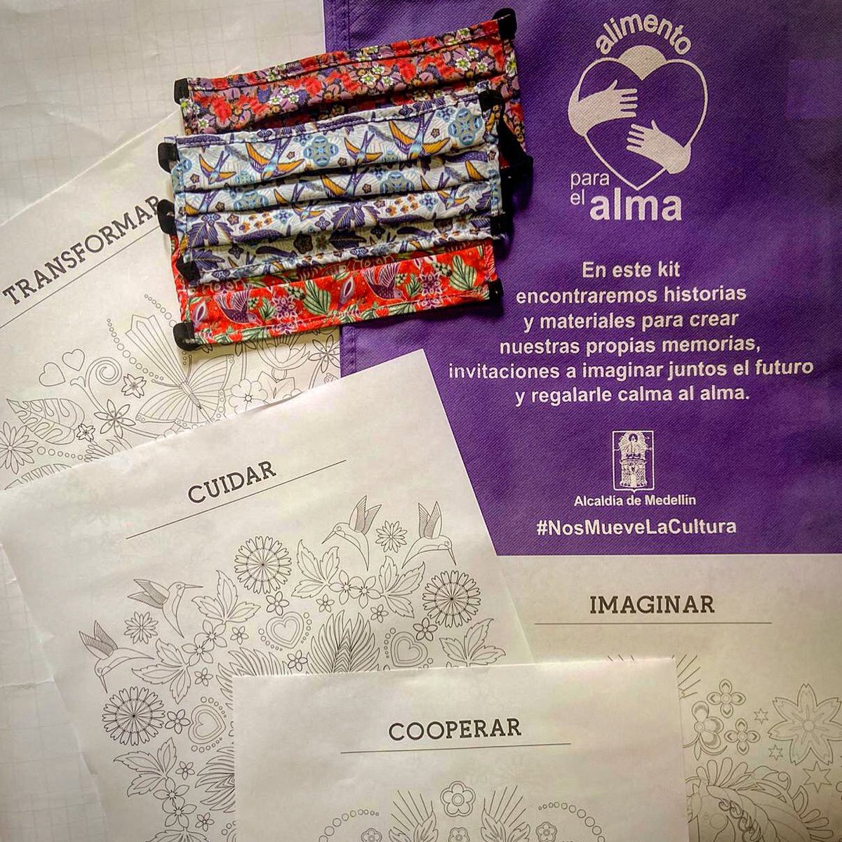tototraveler's tweet photo. Hoy nace desde la subsecretaría de Ciudadanía Cultural, “alimentos para el alma” un kit de arte y cultura para la convivencia y la promoción de paz. Estaremos entregando 500 kits a inquilinatos, instituciones de protección y centros colectivos de alojamiento #NosMueveLaCultura https://t.co/lUZcnccK9f