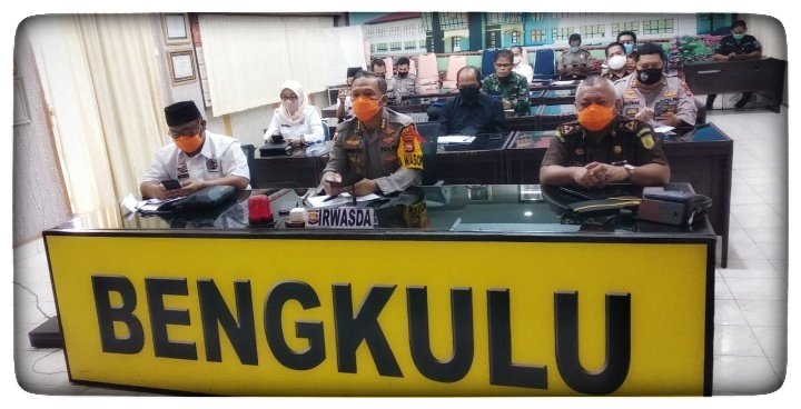 inspektorat_bkl's tweet photo. Virtual Meeting bertempat di Polda Bengkulu Tim Satgas Saber Pungli Provinsi Bengkulu  mengikuti rapat yg di pimpin langsung oleh Ketua satgas Saber Pungli Pusat
@mediacenterBKL 
@RMersyah 
@HamkaSabri 
@poldabengkulu 
@SaberPungliRI 
@herususantobpkp 
@Hennykha https://t.co/LDzcVJj5dO