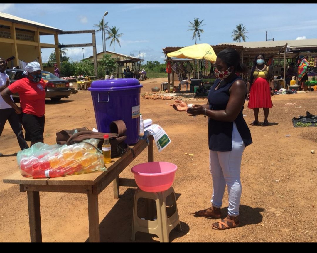 llysa200's tweet photo. "The little things you do that makes me love you more." 😚You save lives each time you step out, burdened by your communities' survival and well-being. @Camfed Association @GhanaHealthSer1
#COVIDー19 sensitization #CAMAeffect https://t.co/bdzVrP5UWW