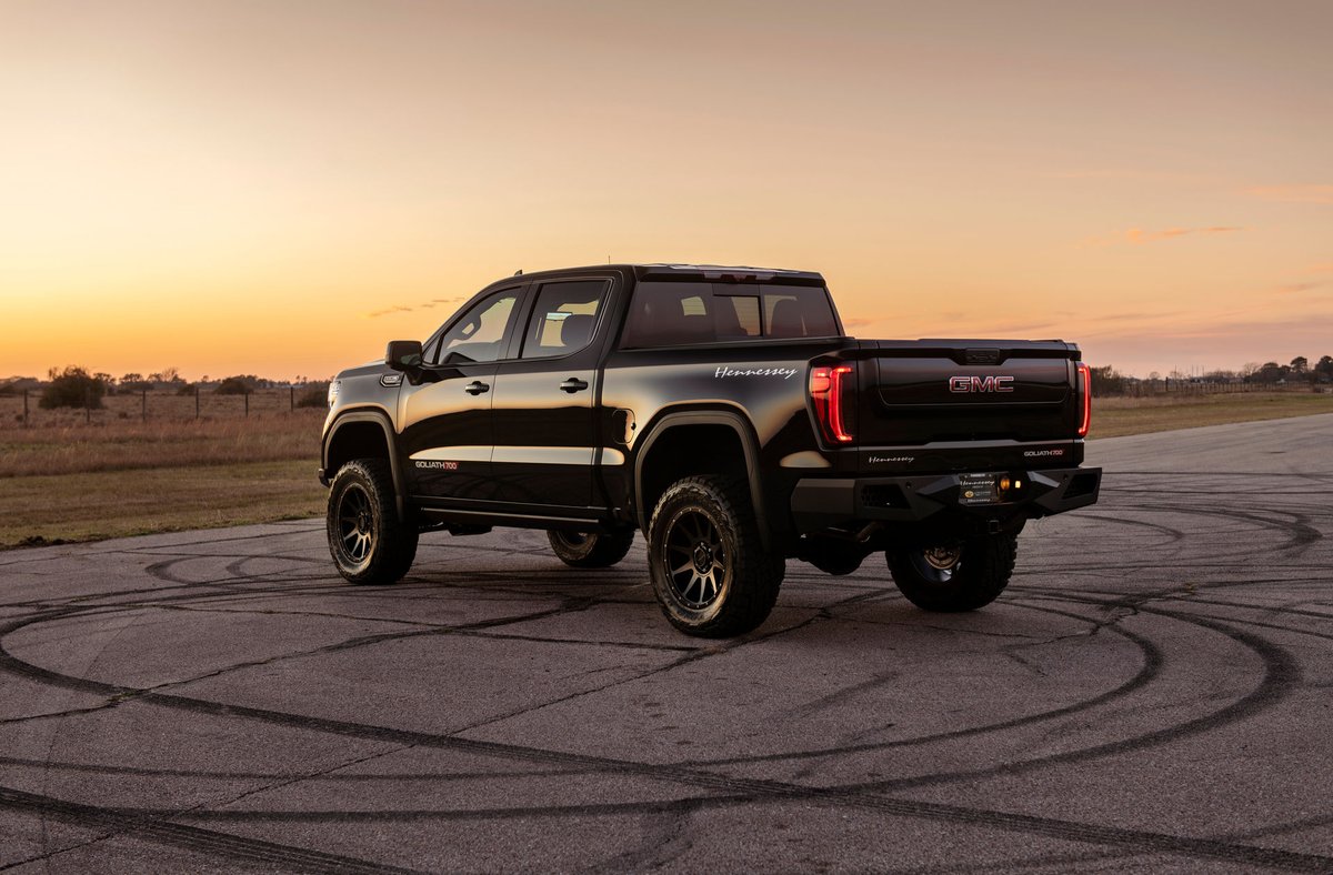 AutomovilMex's tweet photo. #Hennessey Performance ha anunciado el arranque oficial de la producción del paquete de modificaciones #Goliath700 para las #Chevrolet #Silverado y #GMC #Sierra, cuyos detalles están aquí 👉 https://t.co/cTSNit804M 👈 #ModificadosAP #EstiloDeVidaAP @ChevroletMexico @GMCmexico https://t.co/8OIzFCDTYj