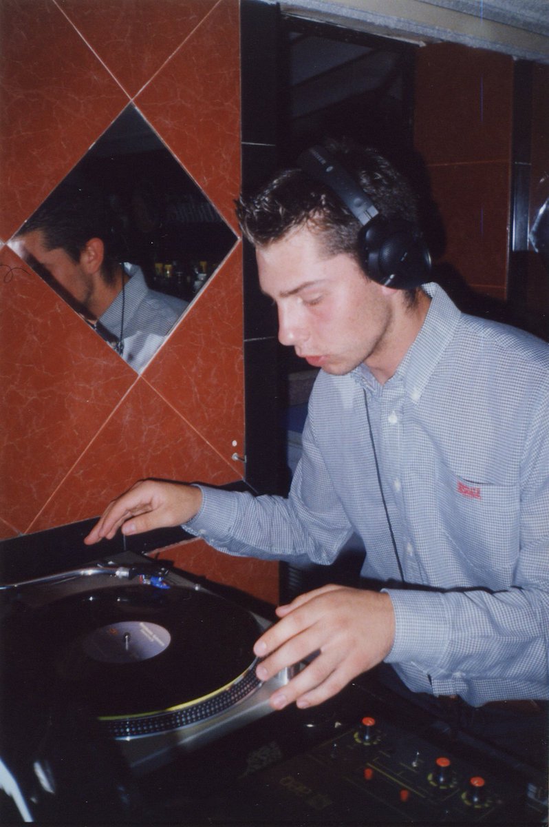 djnejo's tweet photo. Dj Nejo en Falua Villamanta. Año 2000
#techno #house #techhouse #technolovers #houseparty #housemusic #musiclover #music #musica #musicaenvivo #musicaendirecto #djnejo #villamanta #rave #dj #deejay #djset #djs #electronica #party #partytime #remember #oroviejo https://t.co/kDujFHZbXB