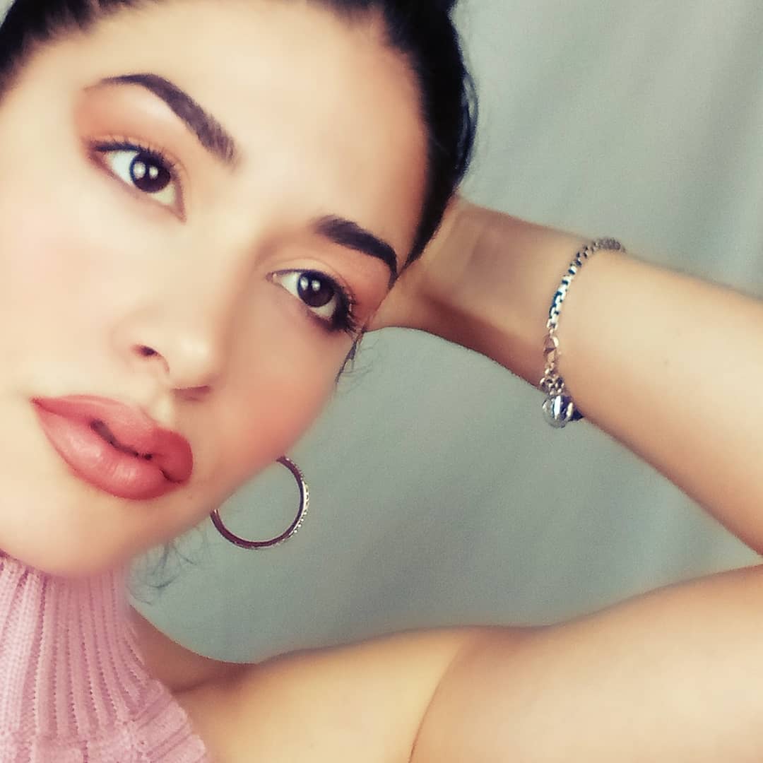 StephAndujar's tweet photo. "Me Siento...Muy Excited" Dazzling on my 👁️👁️ with #MACSelena La Reina Eye Shadow Palette 👁️👁️
✴️Paired with #SelenaVive 💄
✴️#EntreaMiMundo Lip ✏️
#ThankYou sister @mellymel164 ...we're simpatico lmao 👯🤗💋 Love you
#StephA ❣️
#LaReinaCollection 👑
#AndujarProductions 📸 https://t.co/l3jj63yGq3