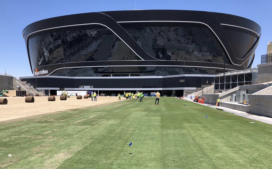 adelarosa's tweet photo. Les gusta el nuevo estadio de los @raiders ??

#VivaLasVegas https://t.co/QzGoZnYidJ