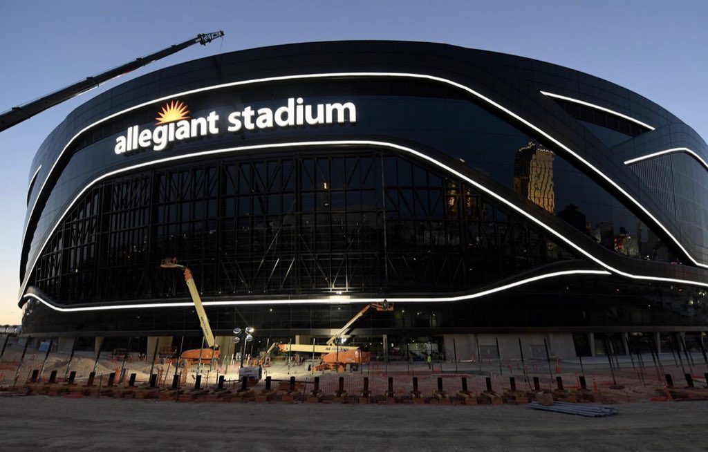 adelarosa's tweet photo. Les gusta el nuevo estadio de los @raiders ??

#VivaLasVegas https://t.co/QzGoZnYidJ