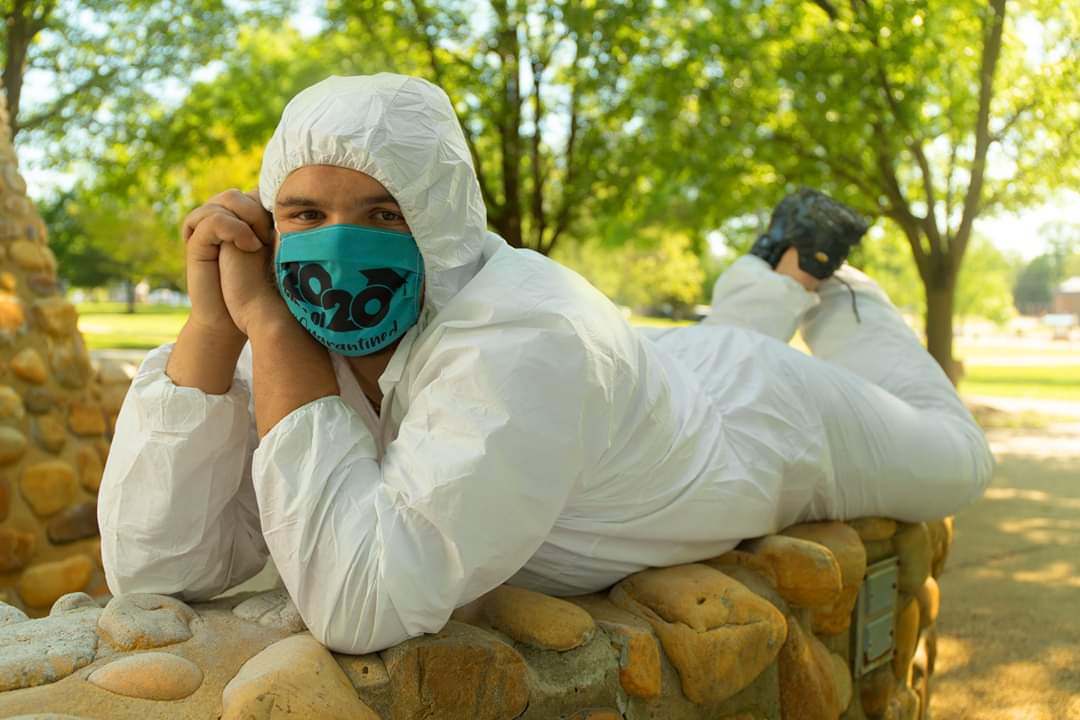 jackie_vayro's tweet photo. Senior celebrations, quarantine style! @LackeyHS  #jaxsonpierce #lackeychargers #ClassOf2020 #myheartbelongstonumber40 #takelifebytheballsjaxson https://t.co/d2Z8doOmXA