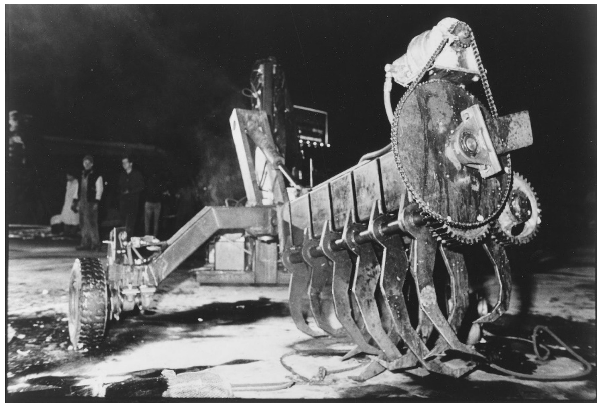 A bitter message of hopeless grief 1988 by john reiss. кооп игры 2022. State of survival alliance throwdown. робот с щупальцами. Survival research.