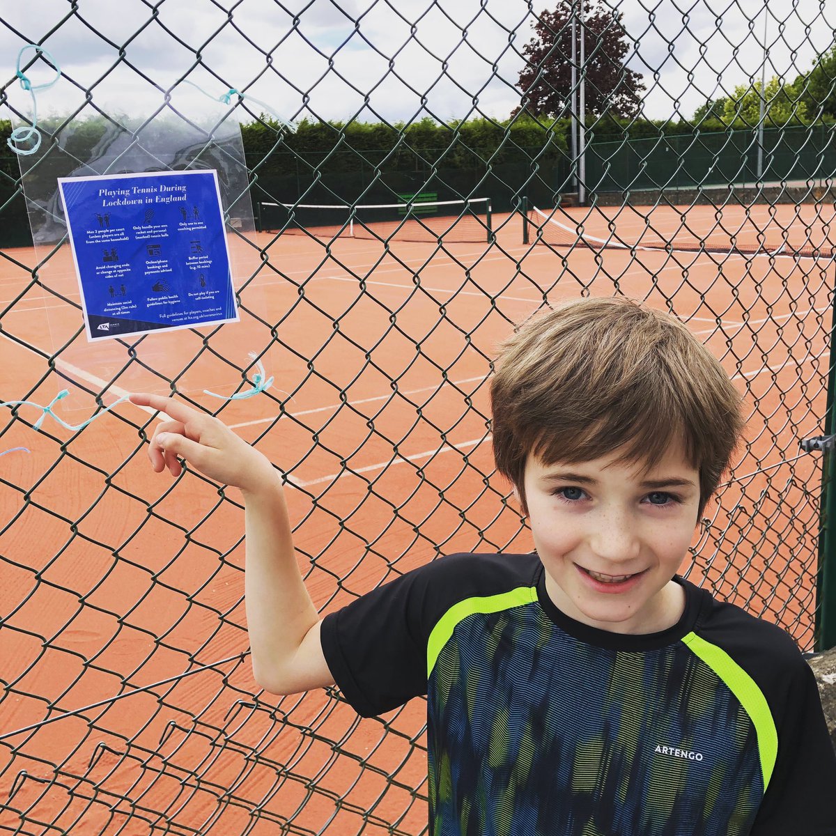 SebCoventry's tweet photo. Finally back on court after 8 weeks!! So thrilled #chalfordtennisclub is open again #tennischild #backinmyhappyplace #hitwithdad @glostennis Can’t wait to be coached at @eastglos with Pete soon 🤞 #outsidetennistotherescue https://t.co/c3euoMImNU