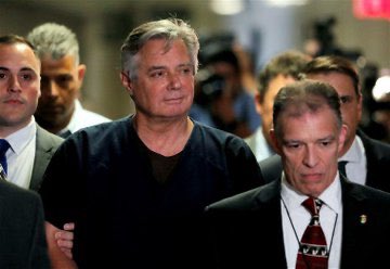 rosalita356's tweet photo. Hey #America 
Just to be clear...
@realDonaldTrump thinks this felon 👇 is more important than     your kids 
#ManafortGate 
#PrivilegedPaul https://t.co/L3CD93uQHD
