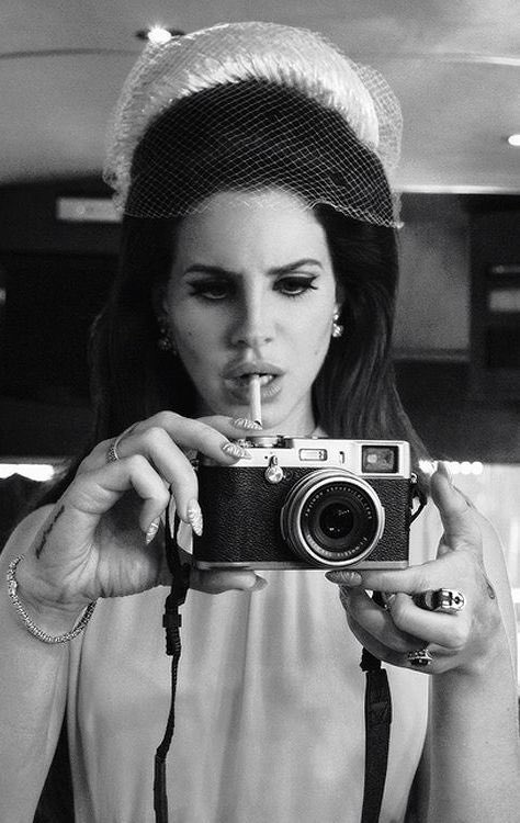 Lana Del Rey on Twitter Lana Del Rey smoking a thread  httpstcojVZQV62acI  Twitter