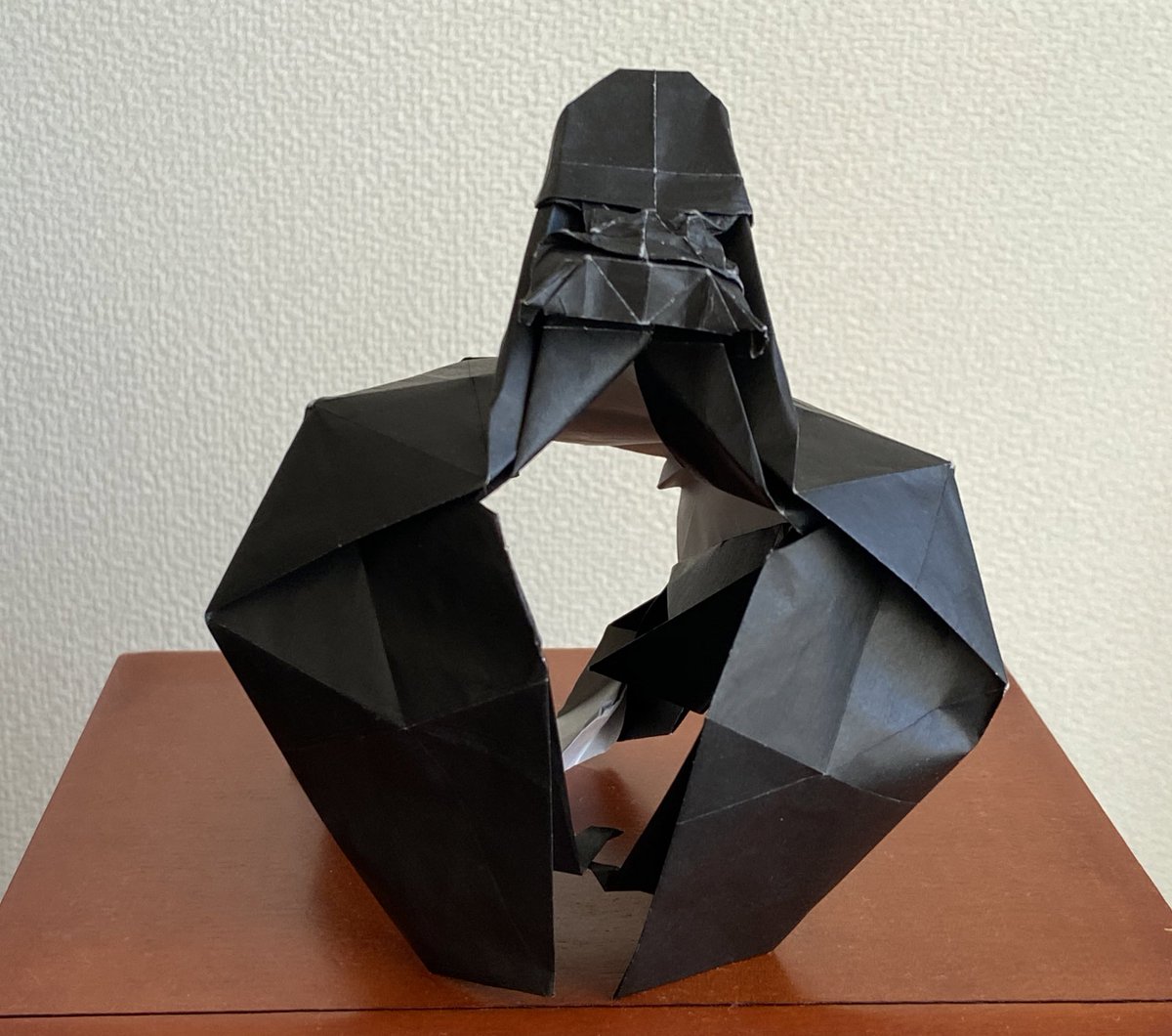 ゴリラ 折り手 次男 長男のを見て おれも と折り始める 顔の部分でわからな 山本みつ湖のイラスト