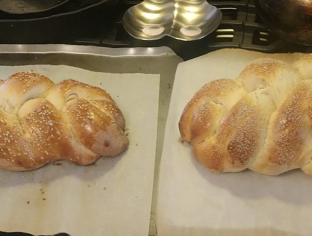 lgwapnitsky's tweet photo. #bakingastherapy Sesame and white poppy challahs made in the new oven! #cookingastherapy #dadinthekitchen #LeisureFoodLarry https://t.co/7dLqX2UwKA https://t.co/2J0h78iDQ8