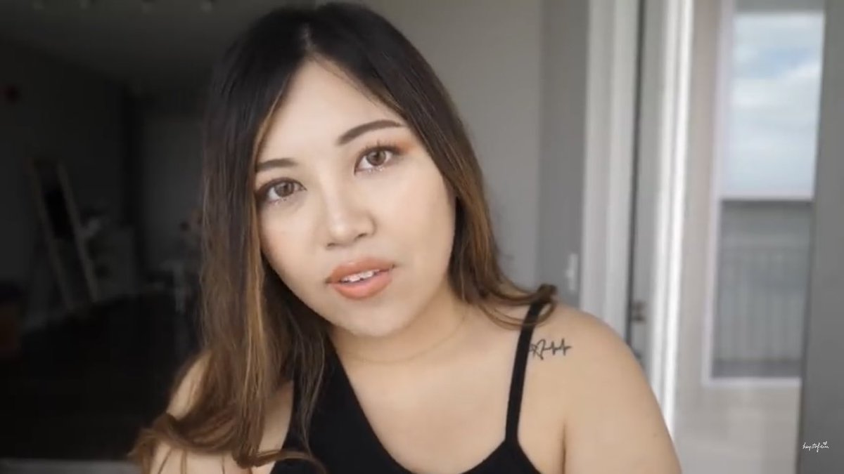 dilooo_lmlt's tweet photo. @heyitsfeiii tf guurl you even showed this top in your video but wore it the wrong way🤣 https://t.co/gtFQDGWNdL