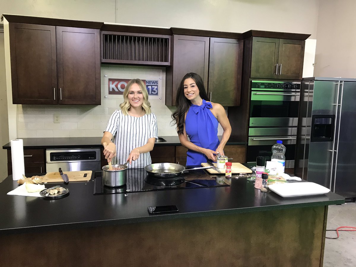 DanMarriesKOLD's tweet photo. @WxVillegas is making #vegan tacos with @LLarsonTV in the @KOLDNews kitchen. Even though I’m a meat eater, I’m excited to try these. It smells so good! #Tucson https://t.co/mj4Rr0y60Y
